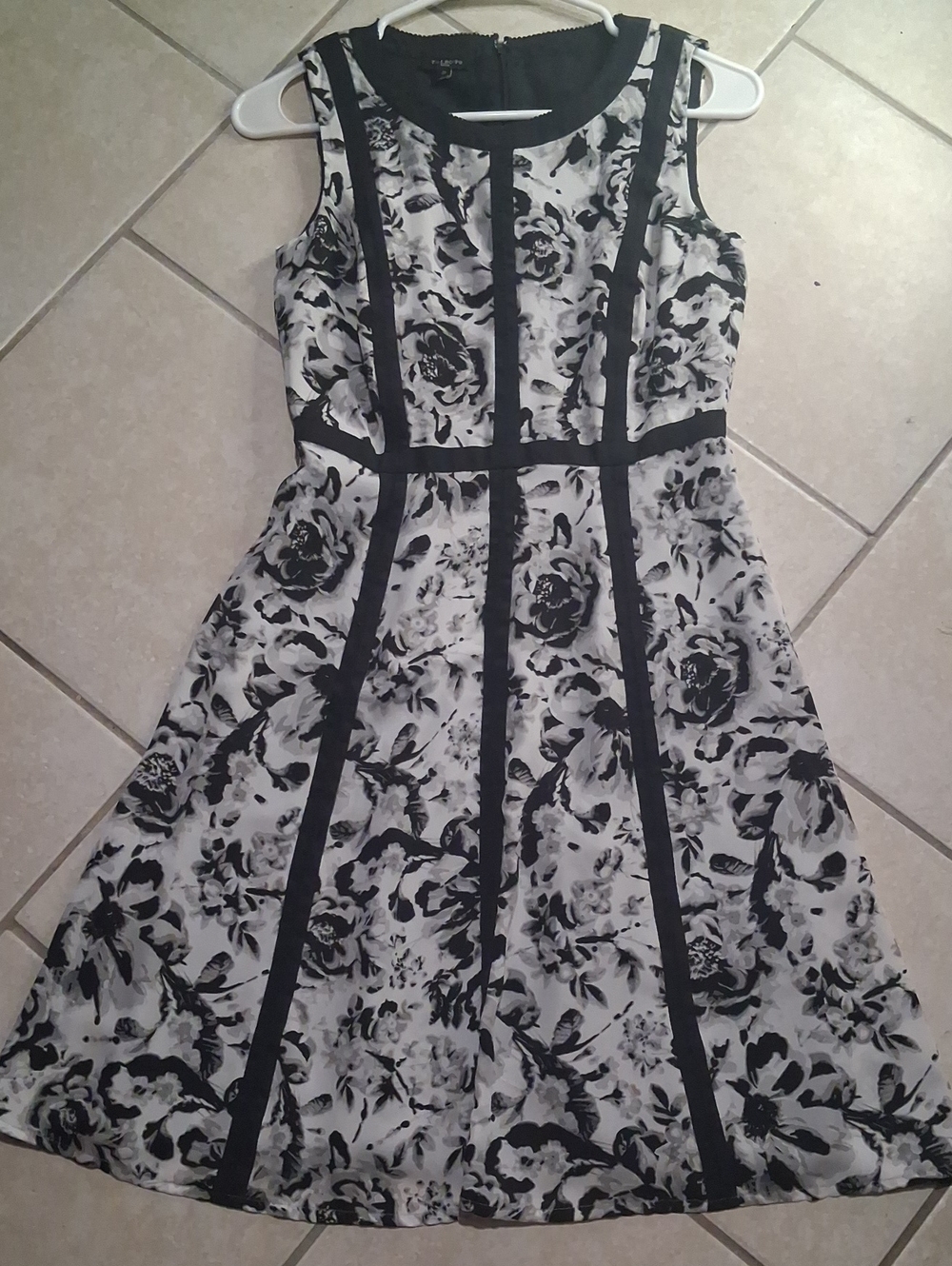Talbots Womens Sz 2 Petite Black and White Floral Fit-and-Flare Sleeveless Dress
